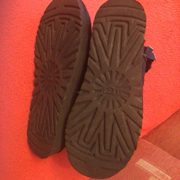 🔥Pom Pom UGG Short IRINA STAR CHARM Black Size 7 in Box - Picture 3 of 5